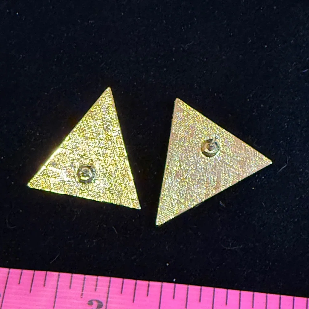 Vintage 80s Cream Enamel Triangle Stud Earrings Gold Squiggle Memphis Geometric